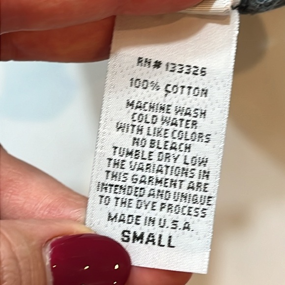 Gray Kiss RED LIPS SHORT crop top t shirt RETROBRAND Los Angeles size small med. - Picture 6 of 7